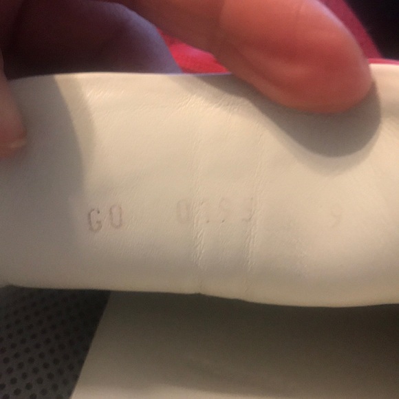 LOUIS VUITTON RED RUNNING SNEAKERS - Picture 9 of 10